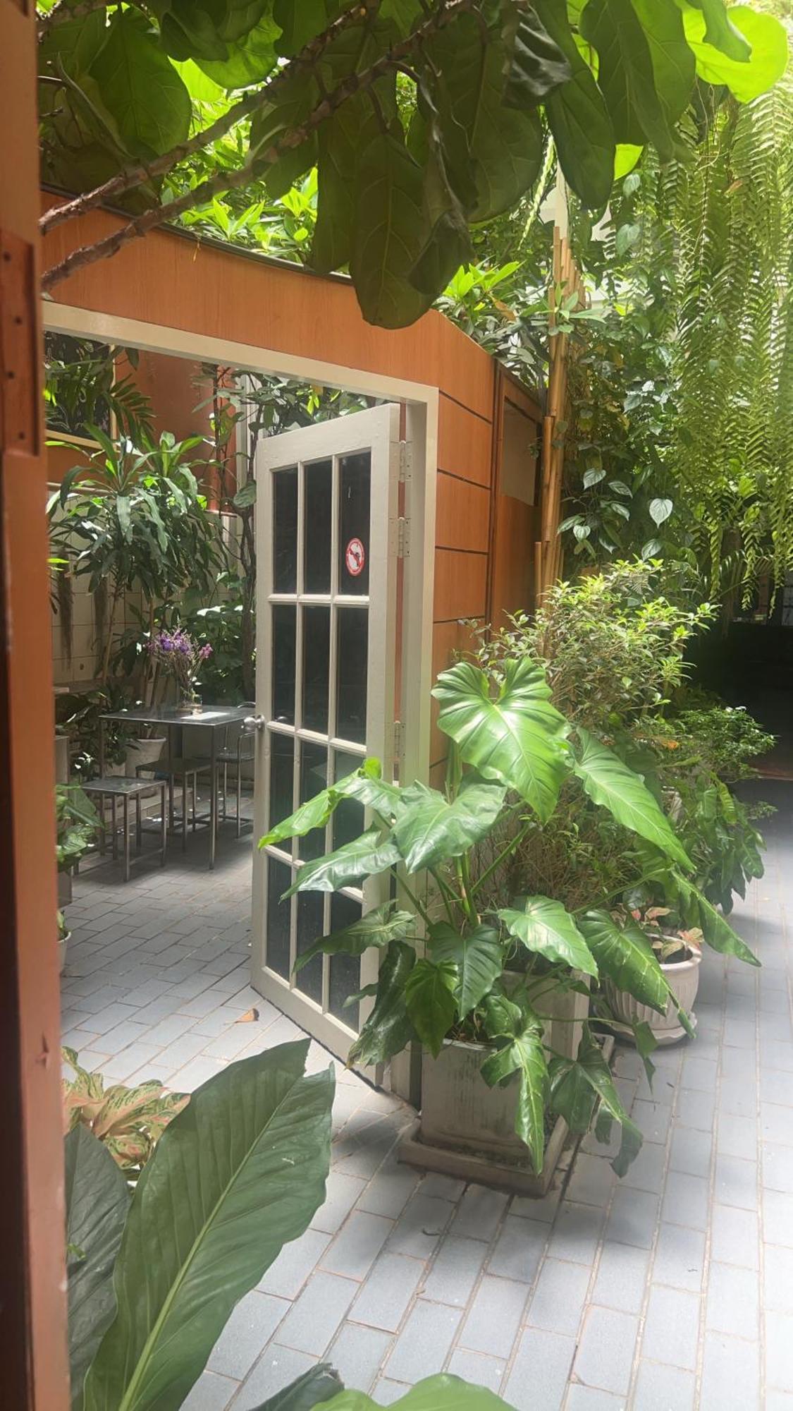 Vonden Garden By Merry V Bangkok Kültér fotó